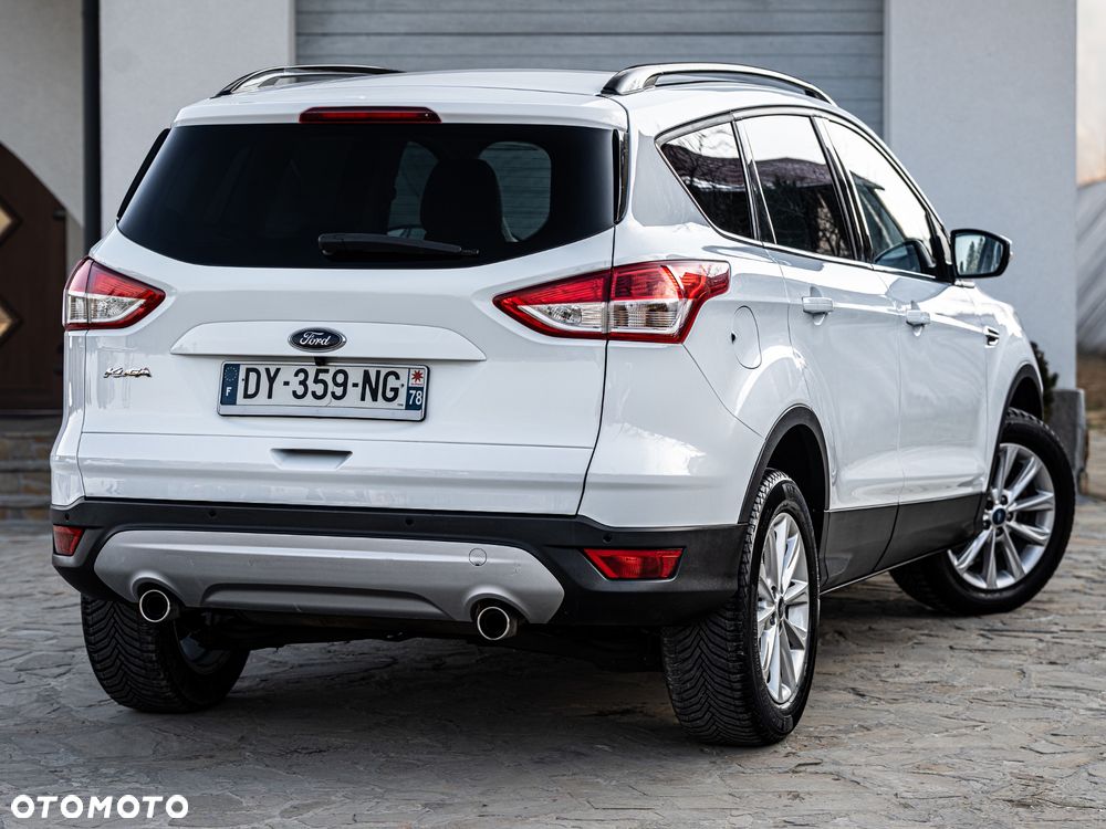 Ford Kuga 2.0 TDCi 2x4 Titanium - 4