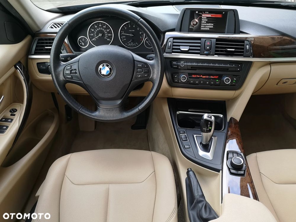 BMW Seria 3 320i Luxury Line - 12