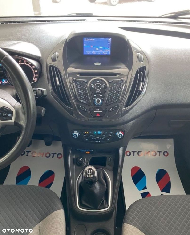 Ford E-Tourneo Courier - 7