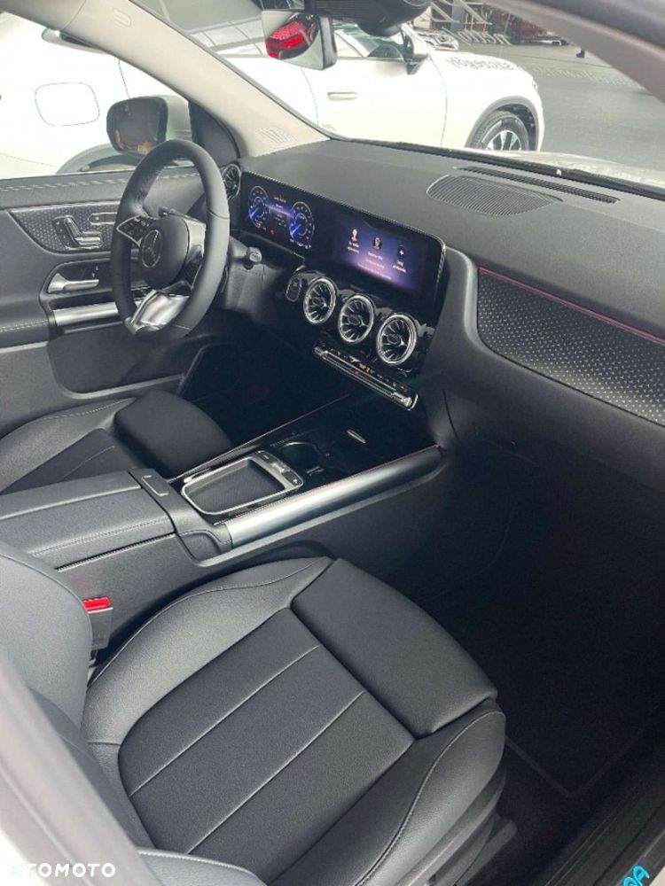 Mercedes-Benz EQA - 9