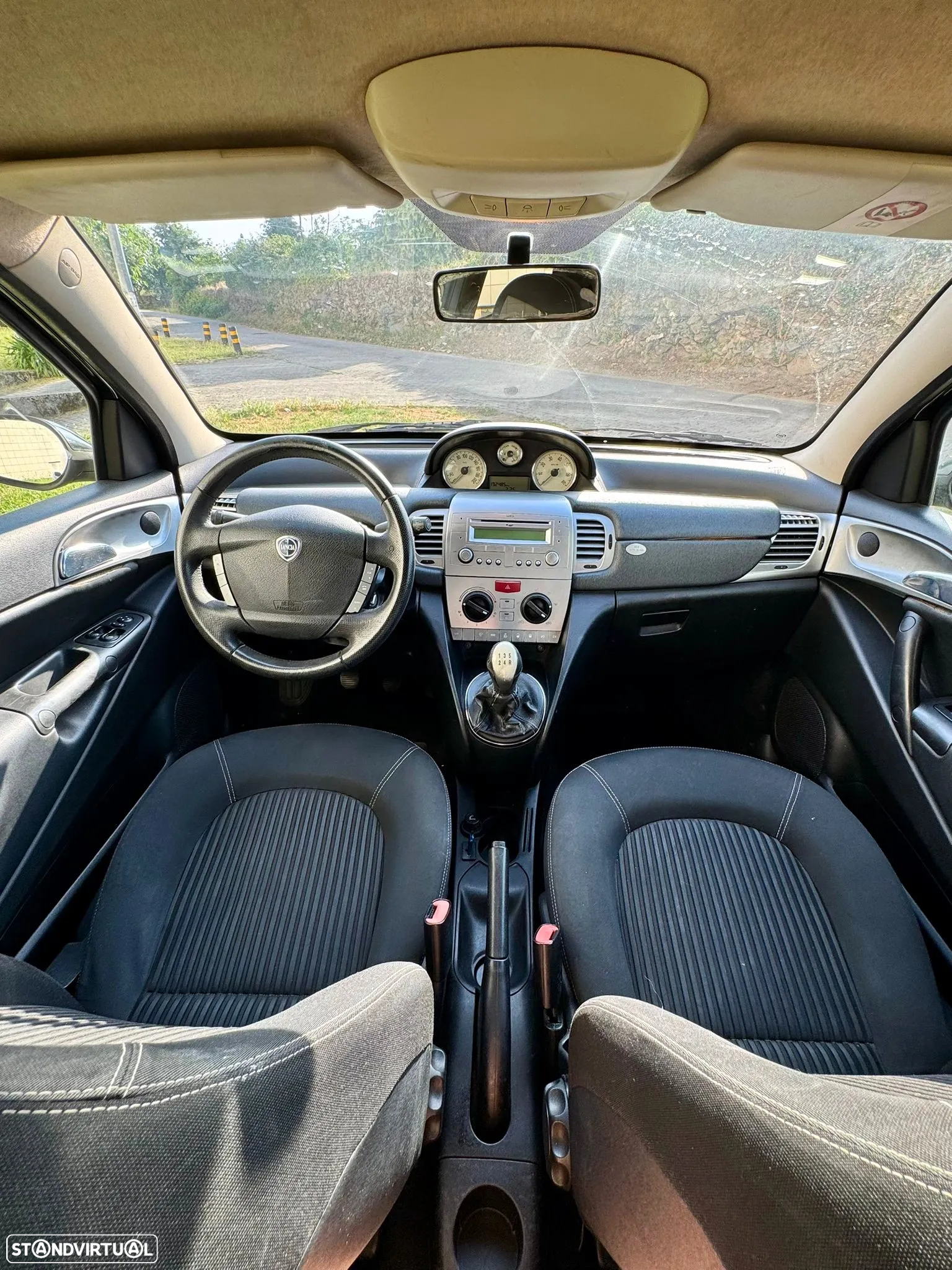 Lancia Ypsilon 1.3 JTD Sport Momo Design - 10