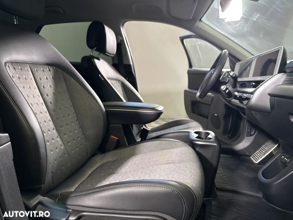 Hyundai IONIQ - 12