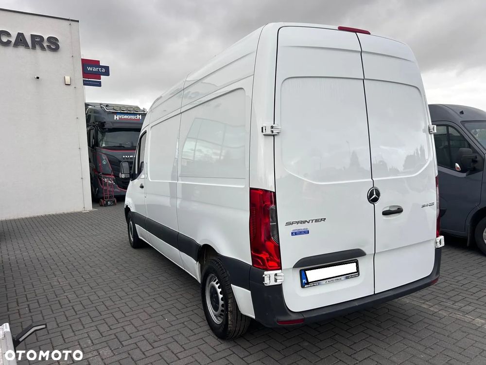 Mercedes-Benz Sprinter - 12