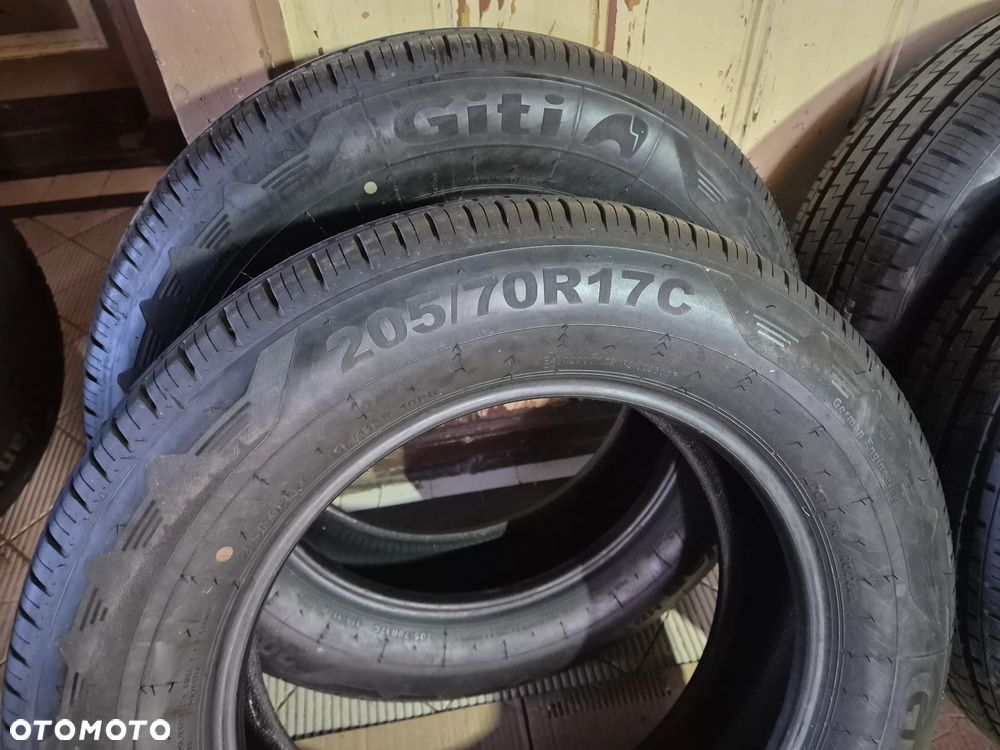 Opony BUS Giti 205/70 R17C - 2