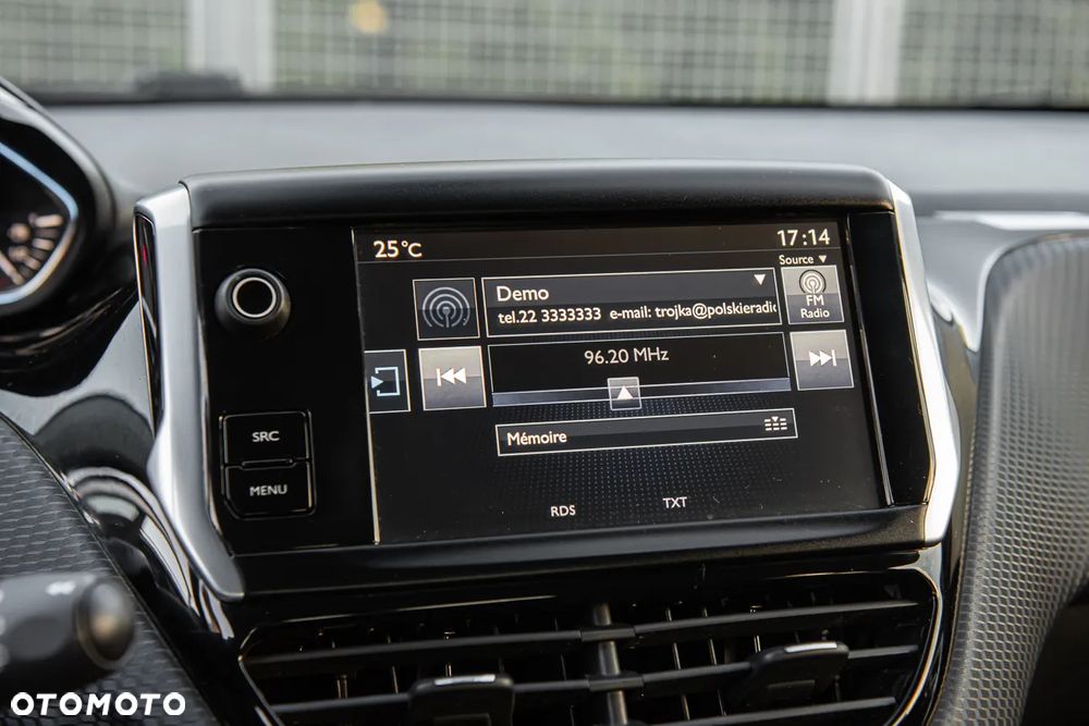 Peugeot 2008 1.2 Pure Tech Allure S&S - 19