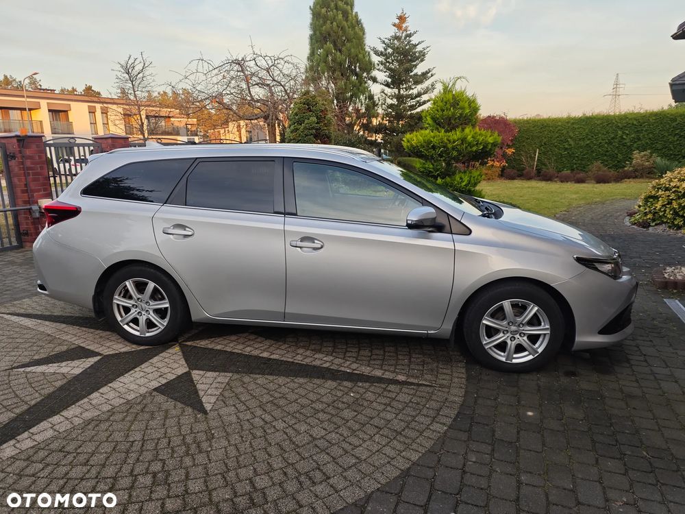 Toyota Auris 1.6 Dynamic - 4