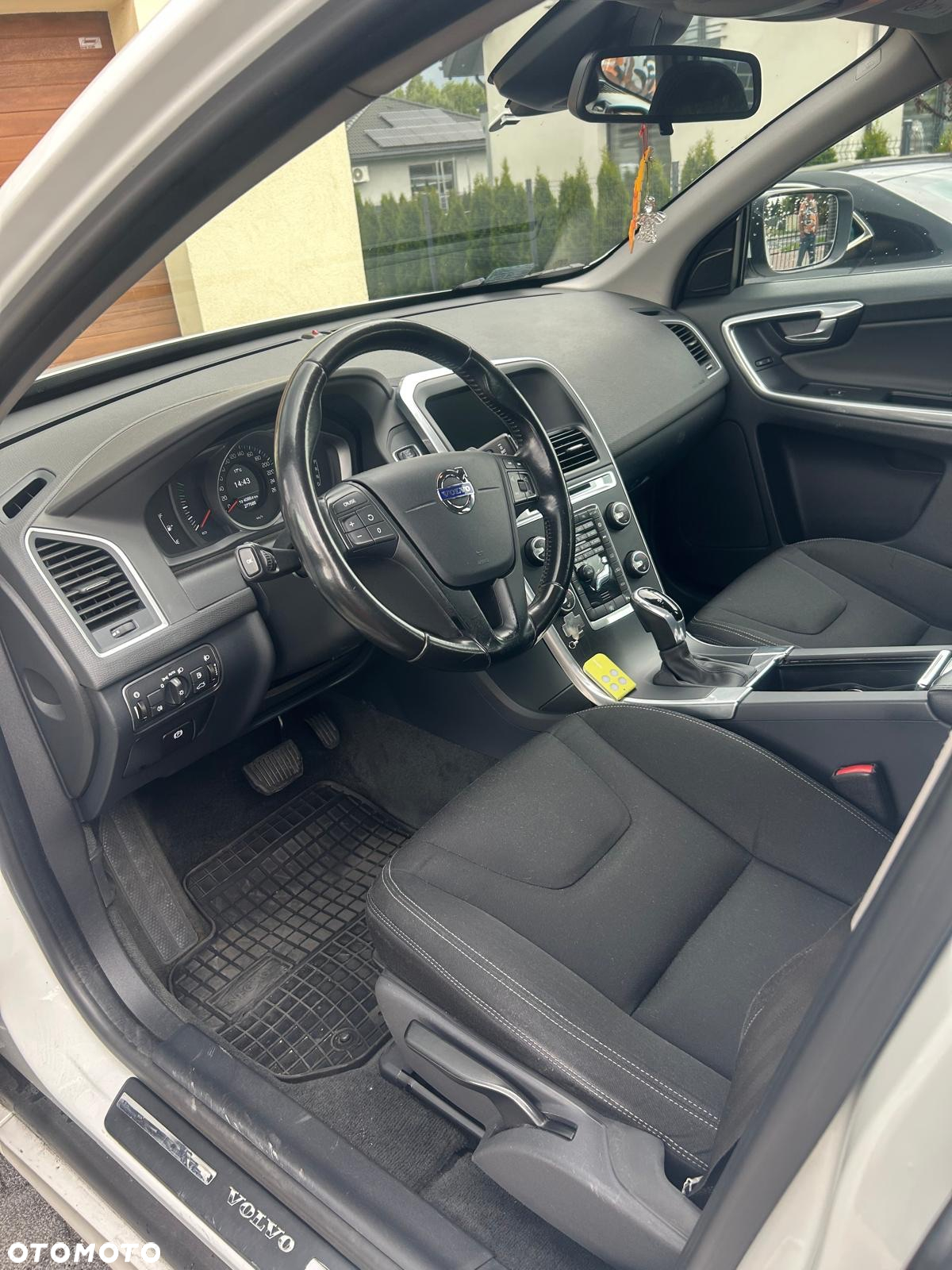 Volvo XC 60 D3 Drive-E Momentum - 17