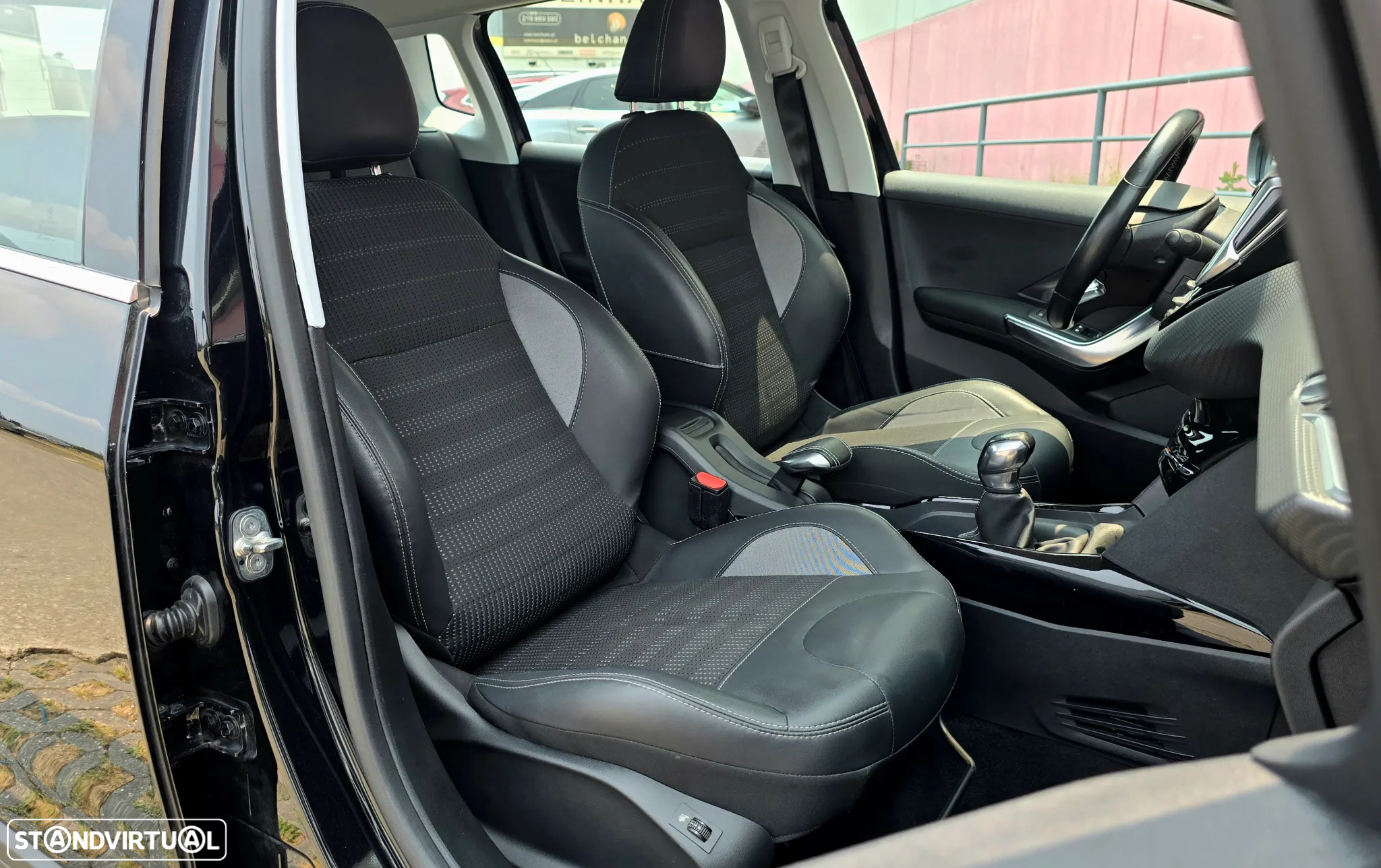 Peugeot 2008 1.2 PureTech Allure - 20