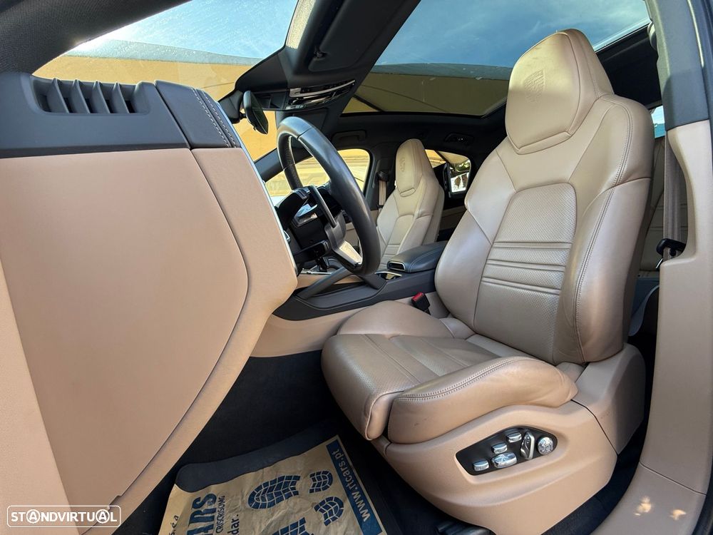 Porsche Cayenne Coupé E-Hybrid Platinum Edition - 12