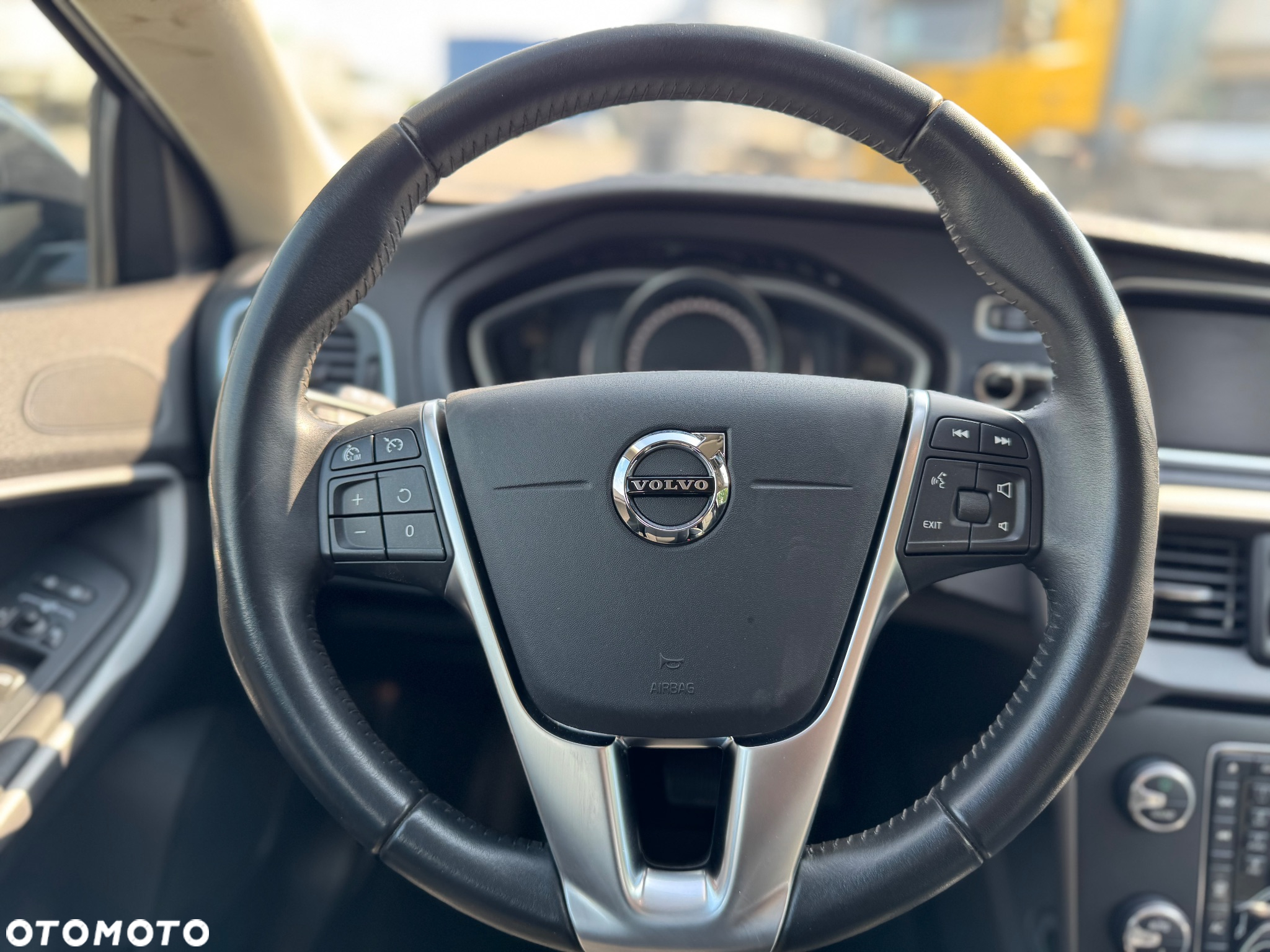 Volvo V40 D2 Drive-E Momentum - 17