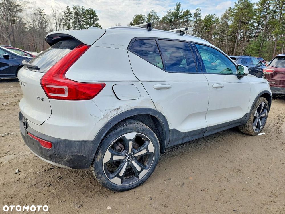 Volvo XC 40 T5 AWD Geartronic Momentum Pro - 4