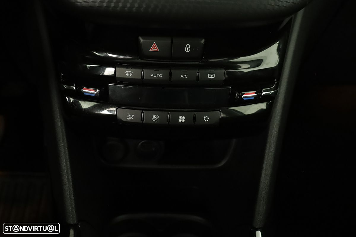Peugeot 2008 1.2 PureTech Allure - 11