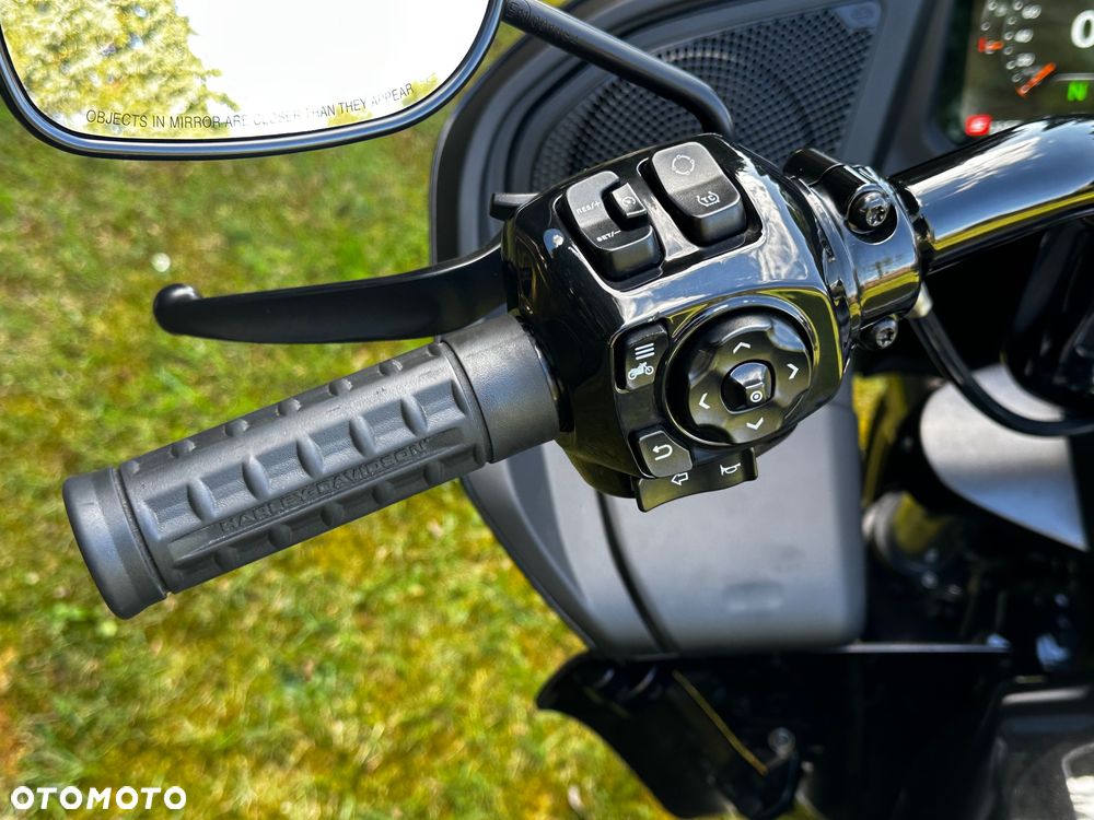 Harley-Davidson Touring Road Glide - 14