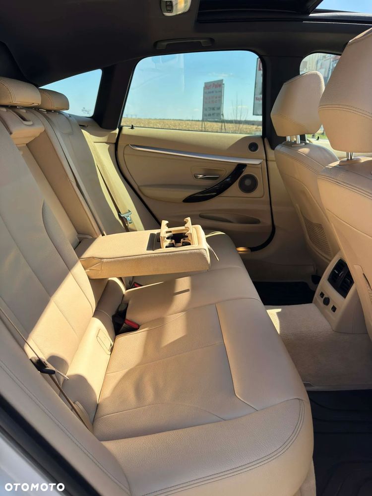 BMW Seria 3 330i xDrive M Sport - 8