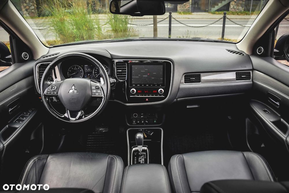Mitsubishi Outlander 2.0 Intense + Navi 4WD CVT - 26