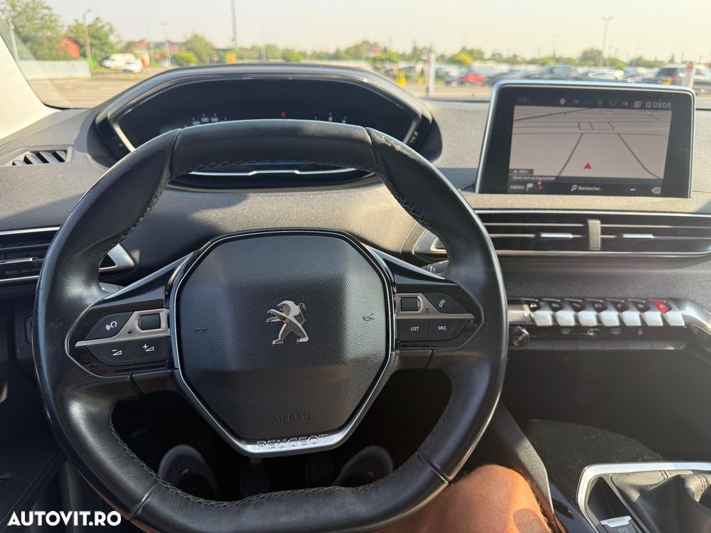 Peugeot 3008 1.2 PureTech Turbo S&S Allure - 17