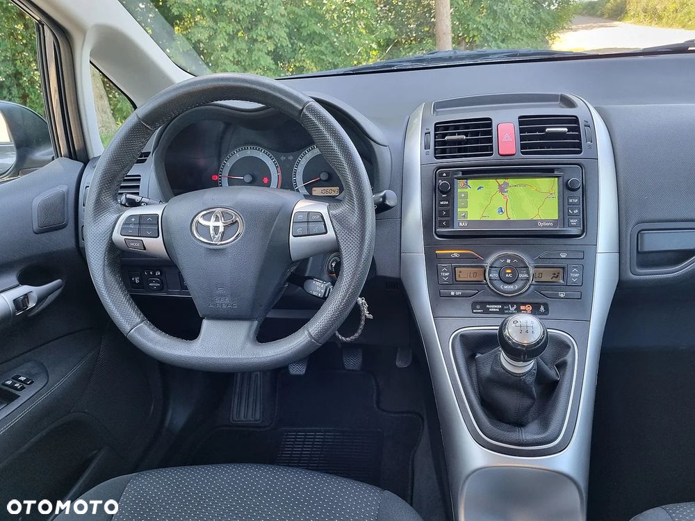 Toyota Auris 1.6 Executive - 12