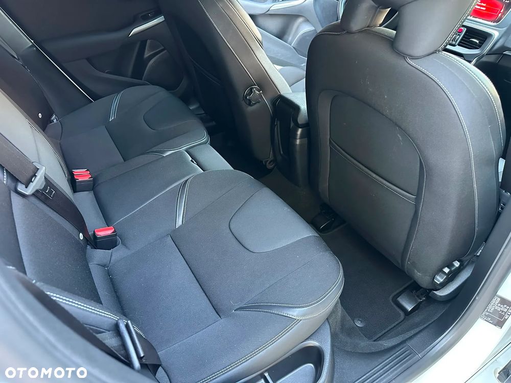 Volvo V40 D2 Drive-E Momentum - 9