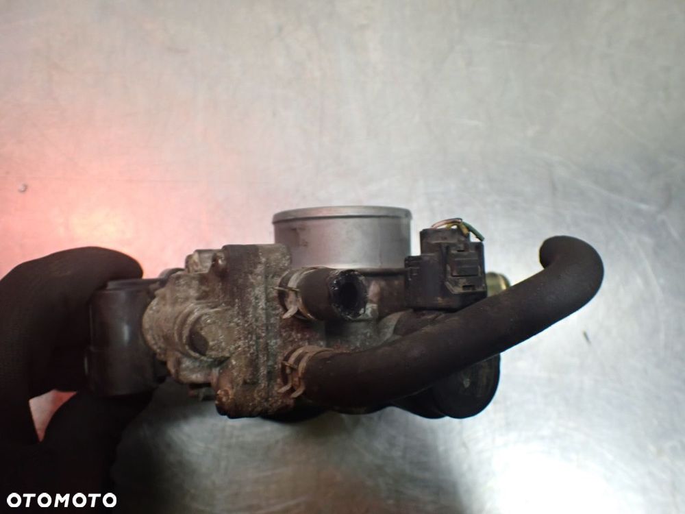 PRZEPUSTNICA TOYOTA COROLLA E12 - 4