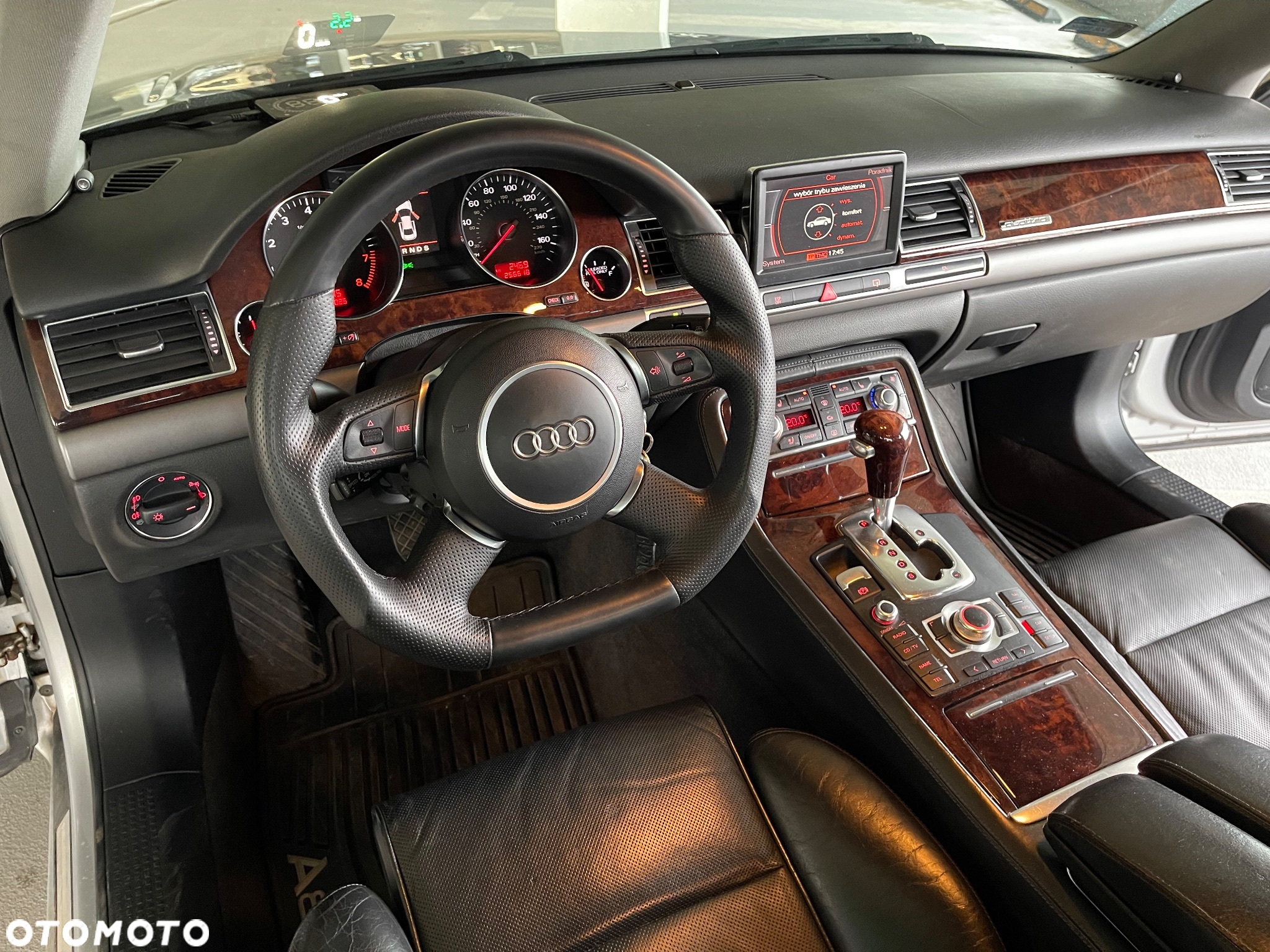 Audi A8 4.2 L Quattro - 34
