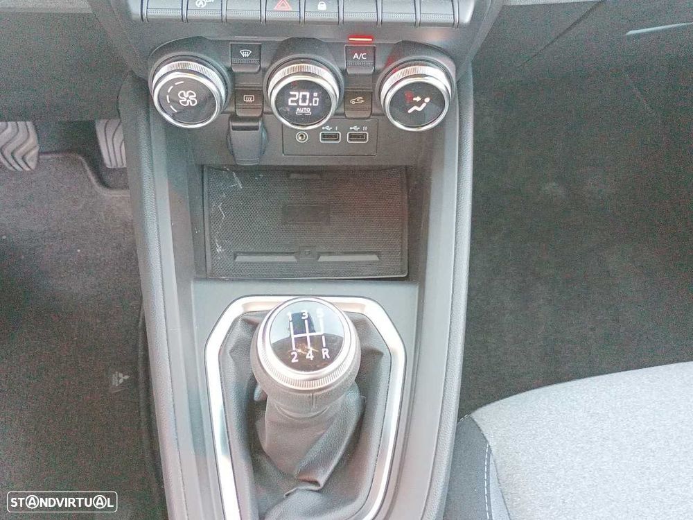 Mitsubishi Colt 1.0 MPI-T Invite - 13