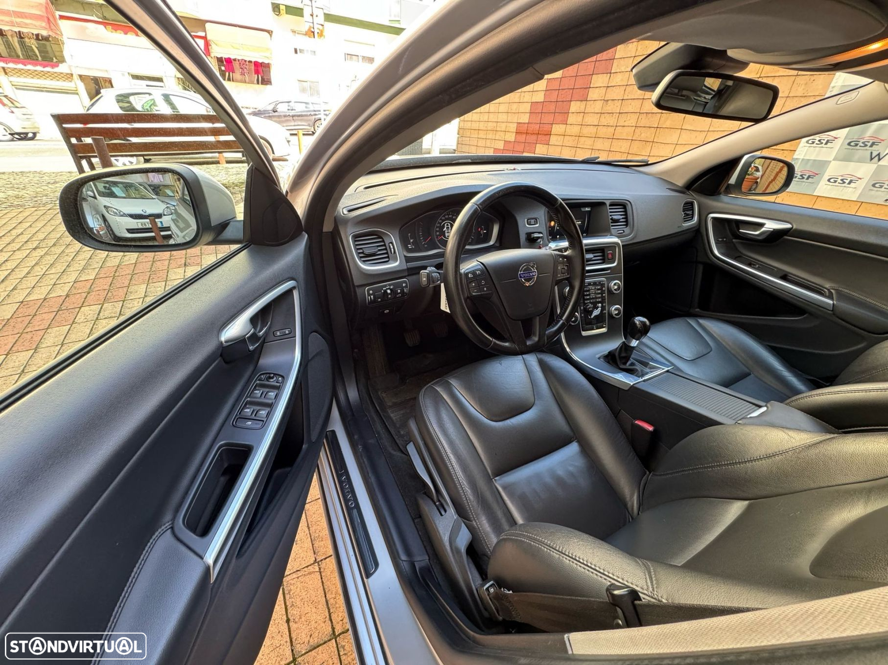 Volvo V60 1.6 D2 Momentum Eco - 7