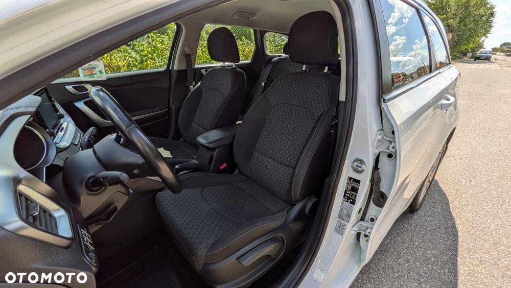 Kia Ceed 1.6 CRDi SCR M - 22