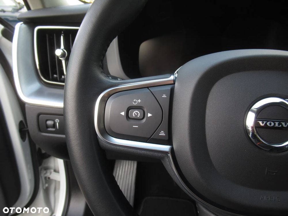 Volvo XC 60 T4 Momentum Pro - 12