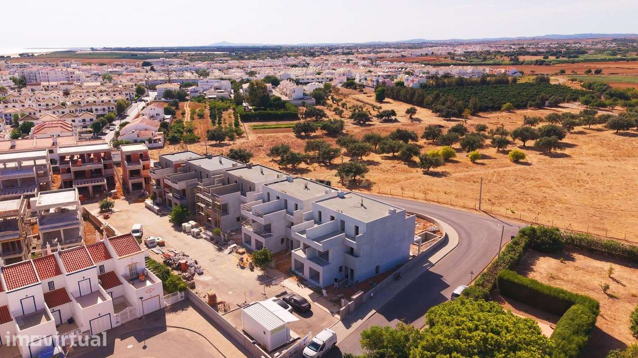 MORADIA T3+2 COM PISCINA PRIVADA A 5 MINUTOS DA PRAIA - Grande imagem: 5/43