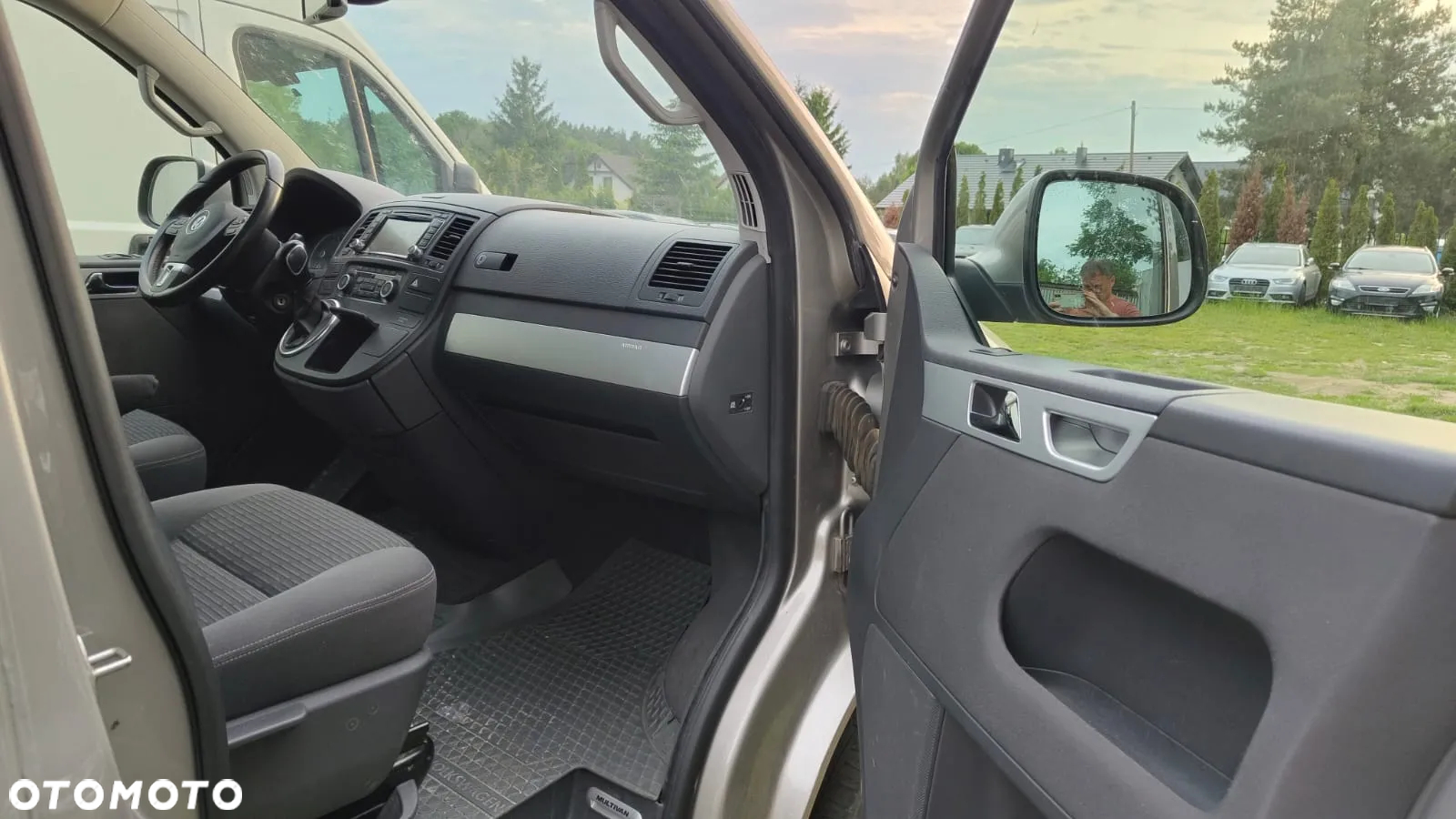 Volkswagen Multivan - 20