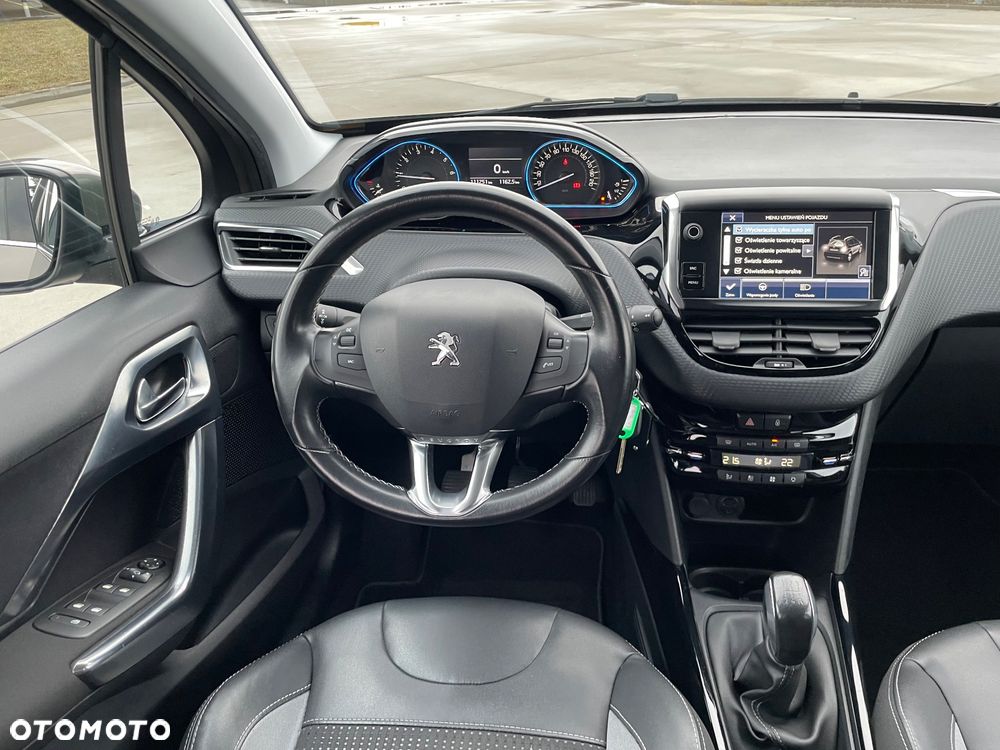Peugeot 2008 1.2 Pure Tech Allure S&S - 15
