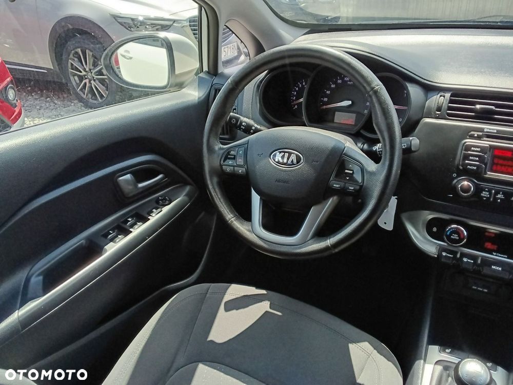 Kia Rio 1.2 Dream Team Edition - 14