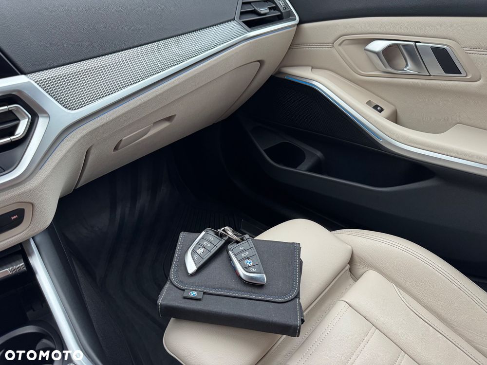 BMW Seria 3 330e PHEV M Sport Edition sport - 31