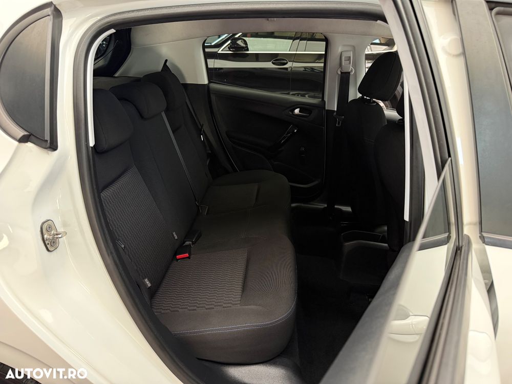 Peugeot 208 PureTech 82 Style - 23