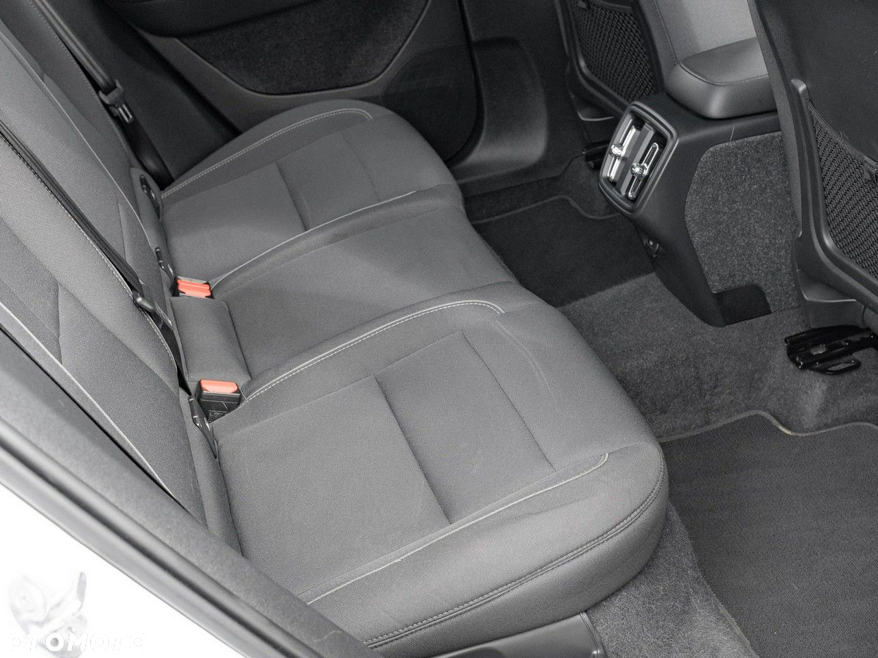 Volvo XC 40 T3 Momentum Pro - 29