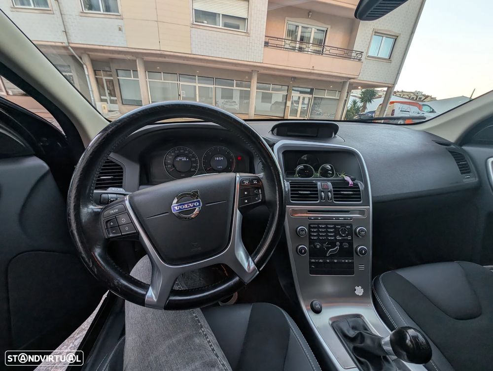Volvo XC 60 2.4 D Drive Momentum - 6
