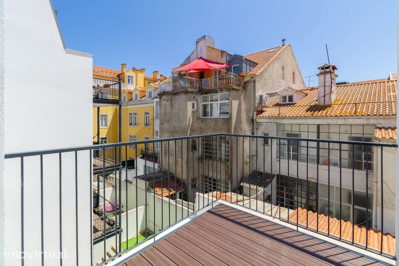 NOVO | T3 Duplex com 2 Terraços | Totalmente Remodelado | Graça | Rua - Grande imagem: 2/23