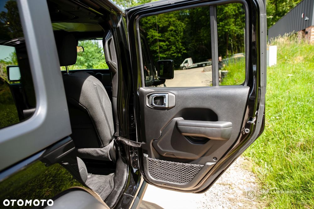 Jeep Wrangler - 12