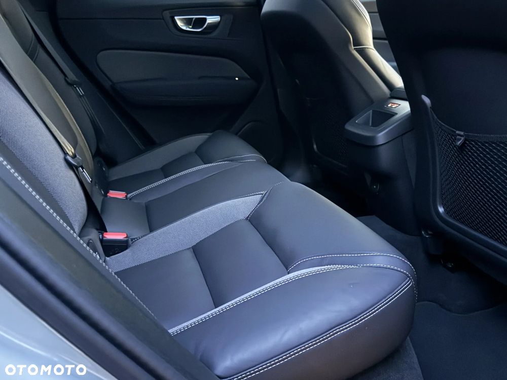Volvo XC 60 B5 B AWD Geartronic RDesign - 28