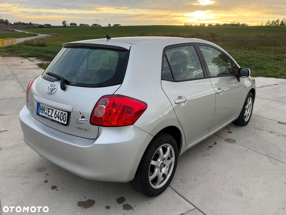 Toyota Auris 1.6 VVT-i Team - 4