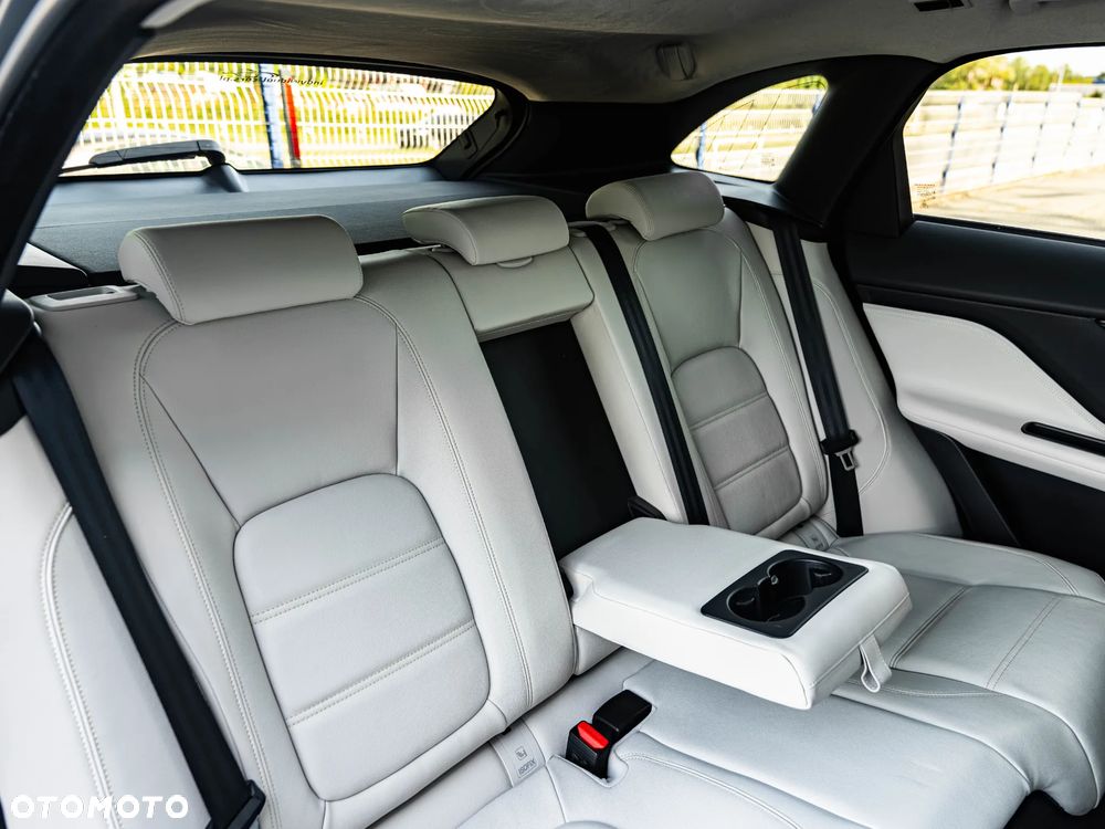 Jaguar F-Pace 20d Prestige - 26