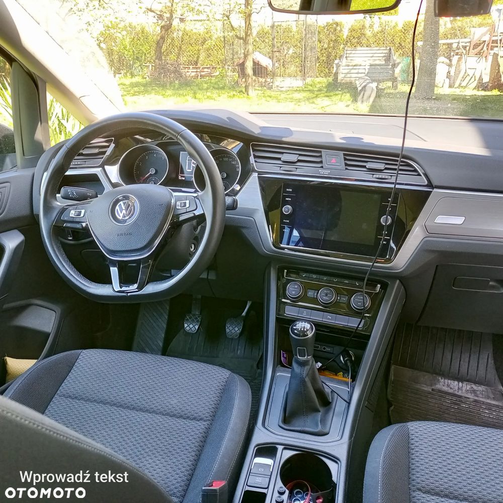 Volkswagen Touran - 11