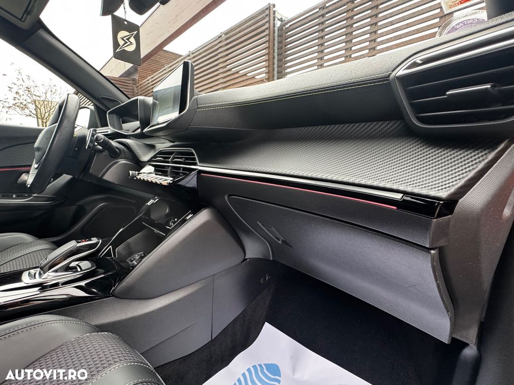 Peugeot 2008 PureTech 130 EAT8 GT - 22