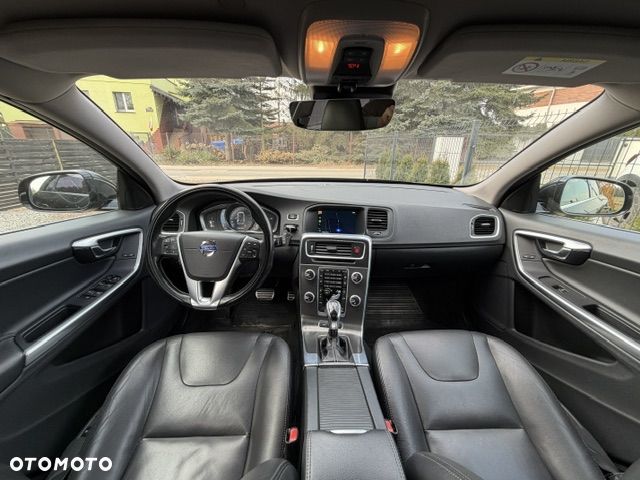 Volvo V60 D6 AWD Plug-in Hybrid Summum - 4