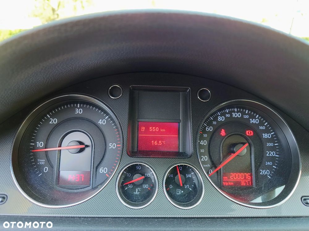 Volkswagen Passat 2.0 TDI DPF Comfortline - 26