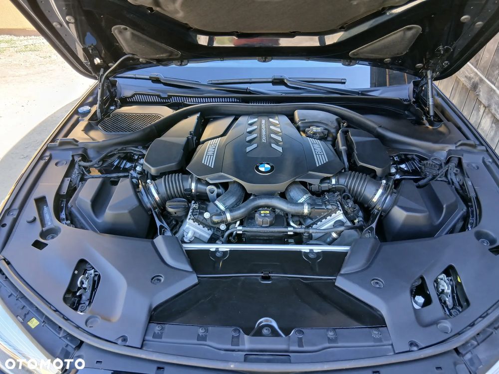 BMW Seria 5 M550i xDrive sport - 15