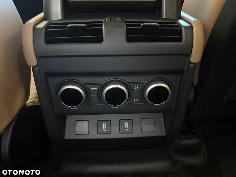 Land Rover Defender - 7