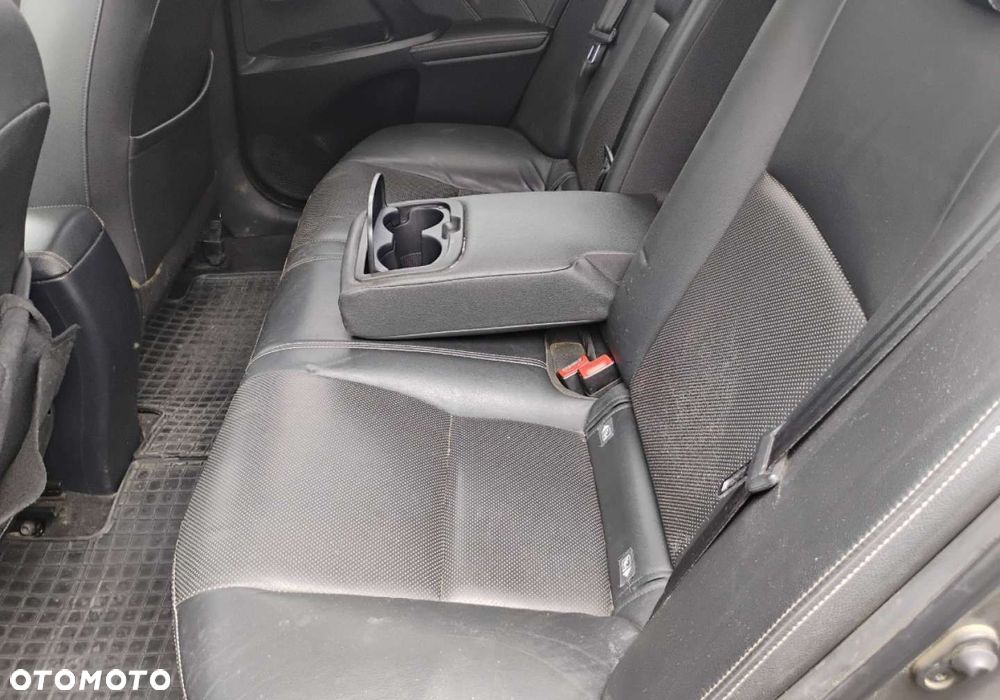 Toyota Avensis - 10