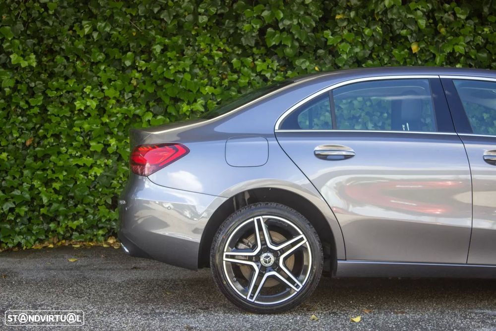 Mercedes-Benz A 250 Limousine e AMG Line - 4
