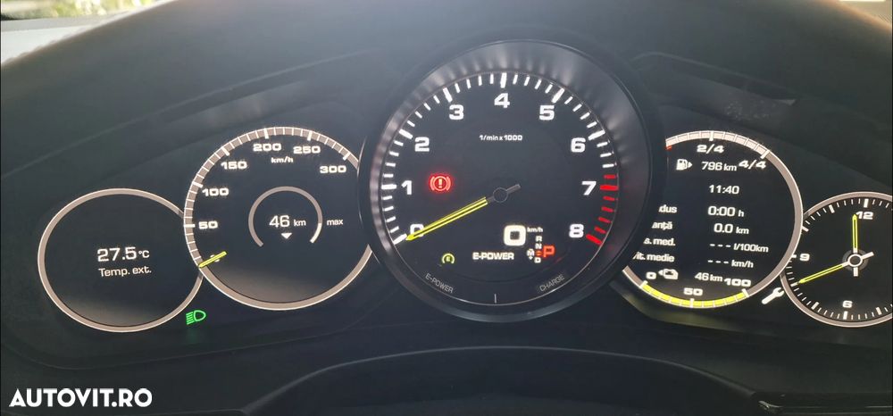 Porsche Panamera 4 E-Hybrid - 6